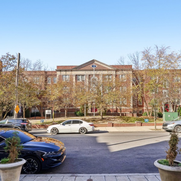 Lease Today & Get 1 Month Free at Walnut Hill + Waived App Fees ✨